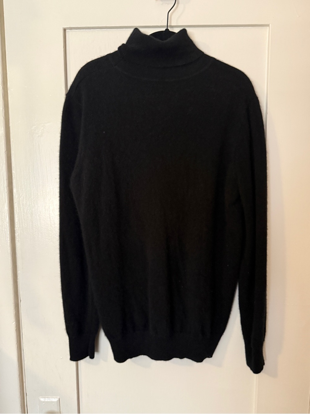 10% Cashmere Black Turtleneck Sweater